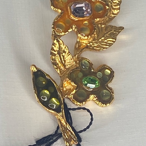 Christian LaCroix Vintage Gold Toned Enamel double flower pin brooch New - Picture 3 of 16